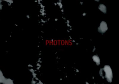 DE L’UNIVERS AU PHOTON